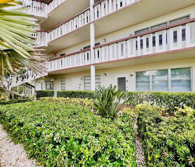 123 Southampton B, West Palm Beach, FL 33417