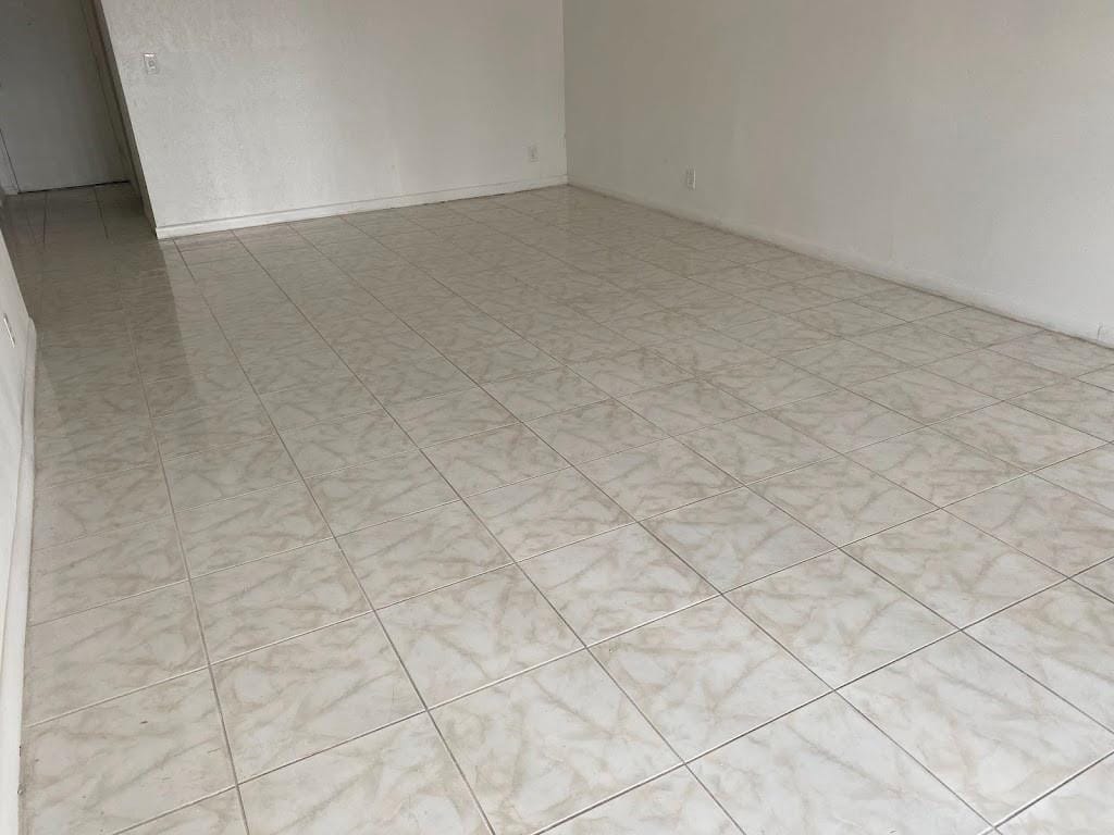 2841 Somerset Drive 103 — photo 7