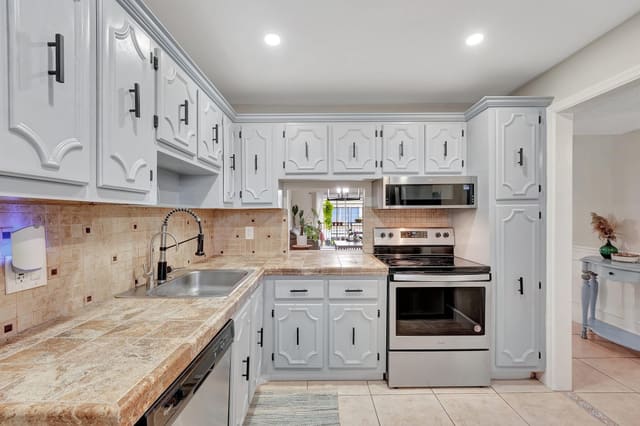 2960 Riverside Drive 216, sold in Foxwood Hollow, Coral Springs, FL