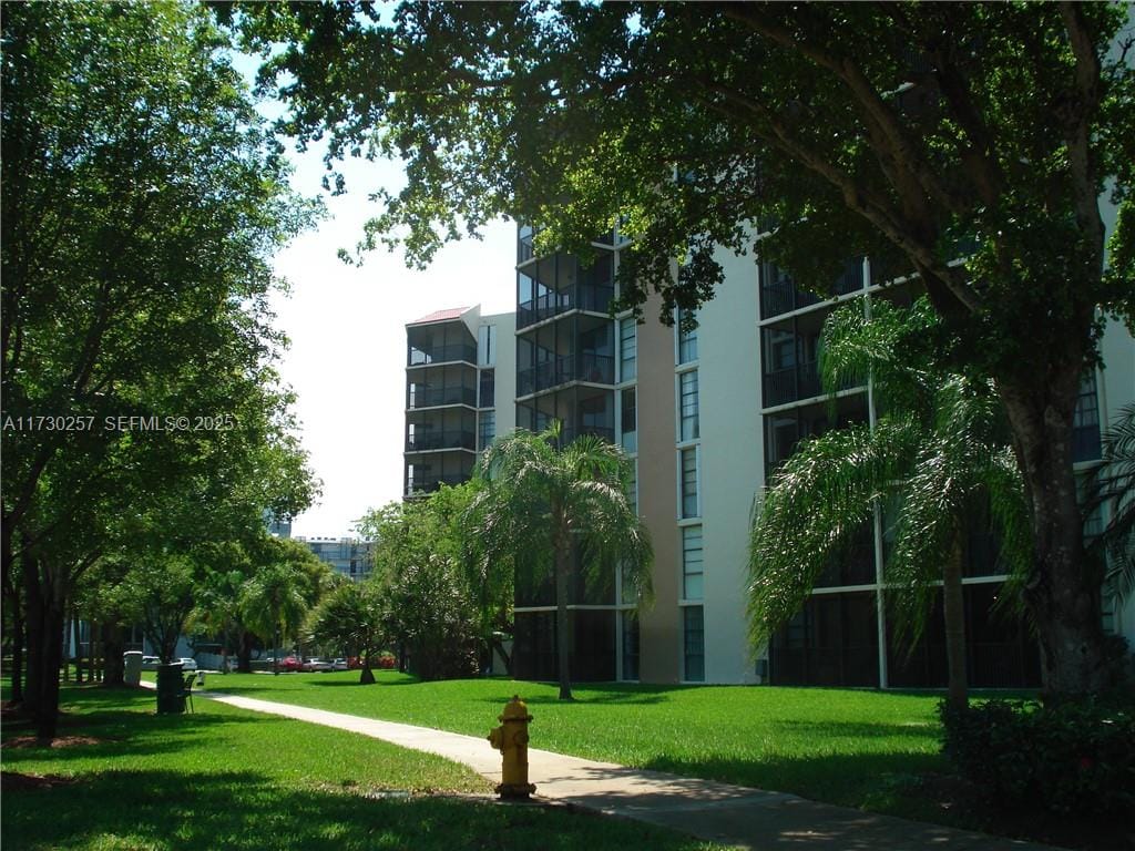 3101 N Country Club Drive 306 — photo 2