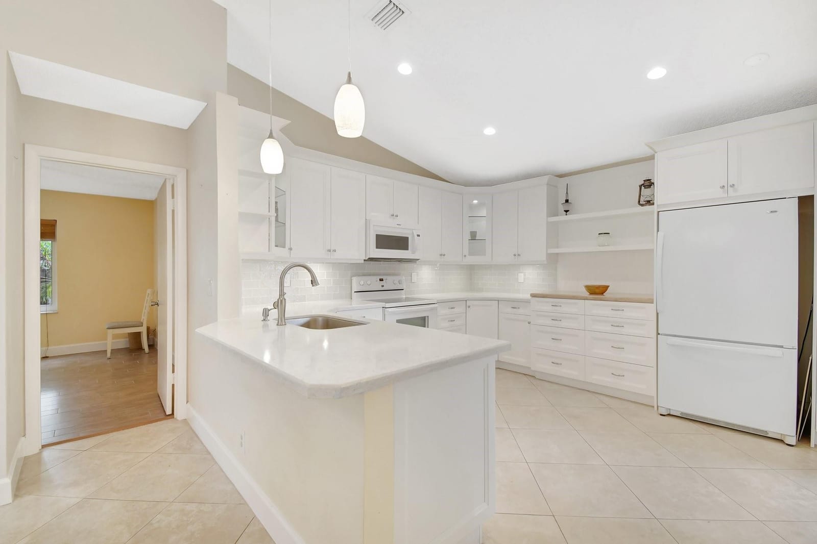 134 E Riverbend Drive, Sunrise, FL 33326 photo 2