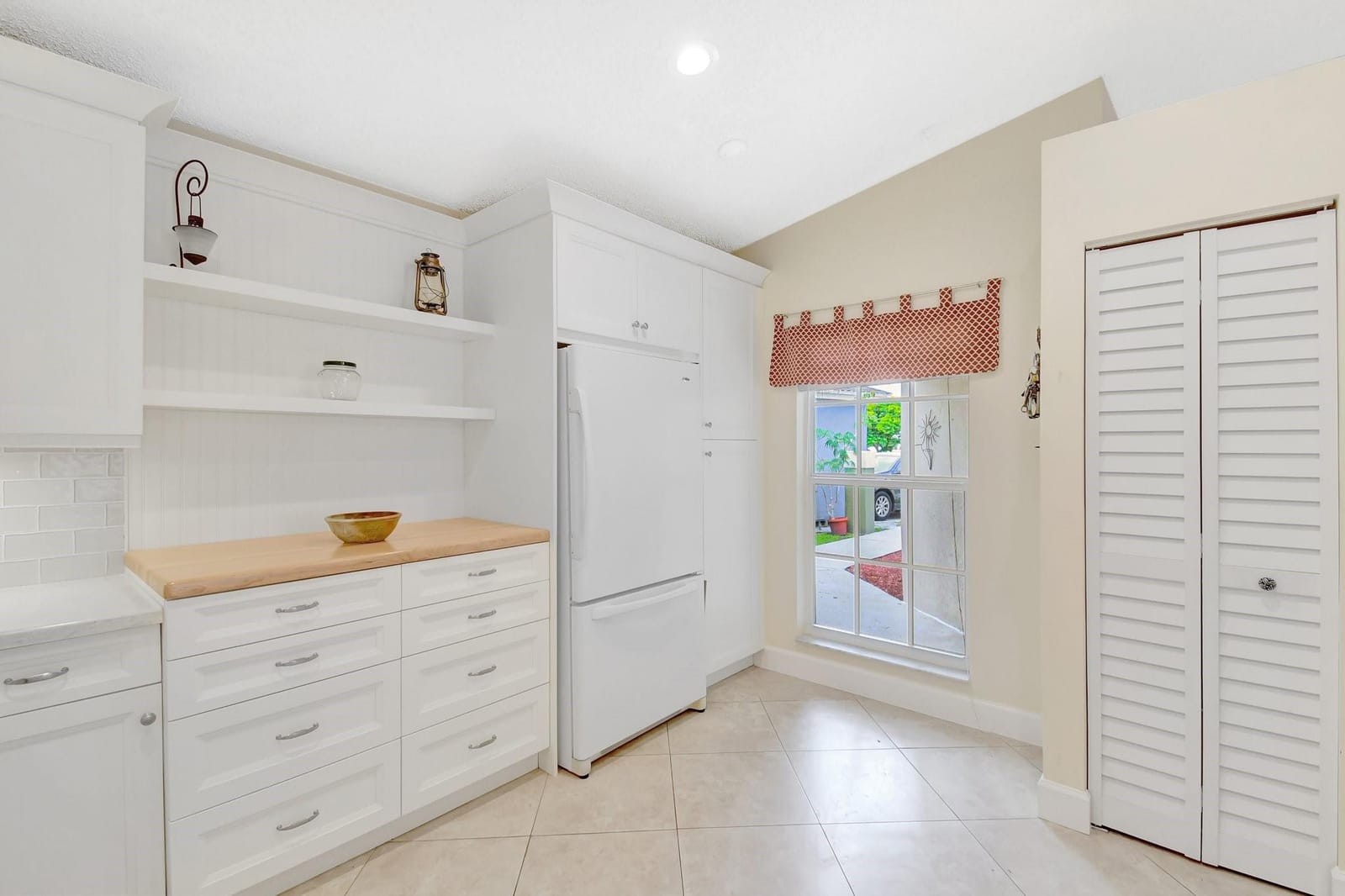 134 E Riverbend Drive, Sunrise, FL 33326 photo 15