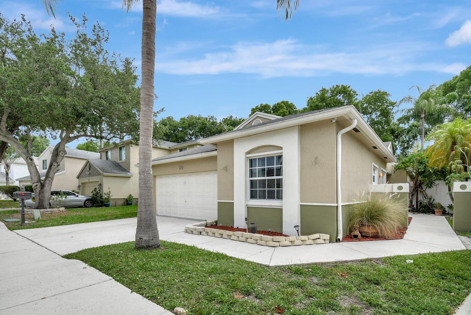 134 E Riverbend Drive, Sunrise, FL 33326 photo 4