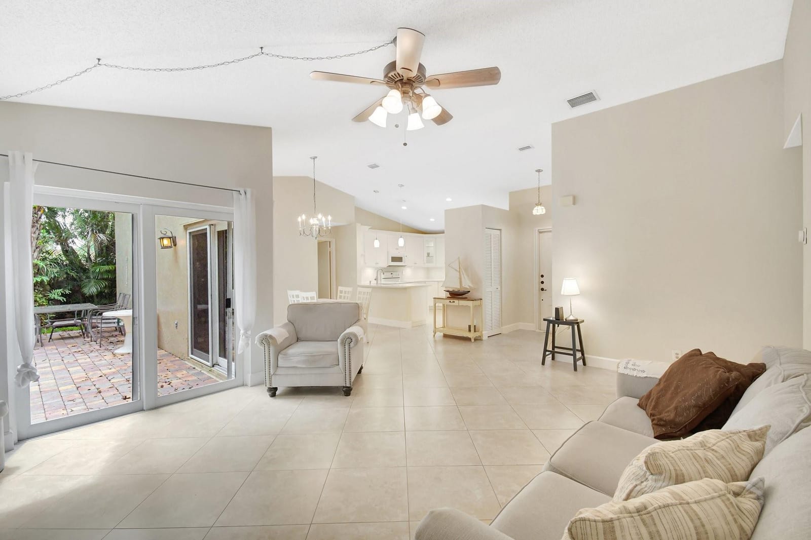 134 E Riverbend Drive, Sunrise, FL 33326 photo 9