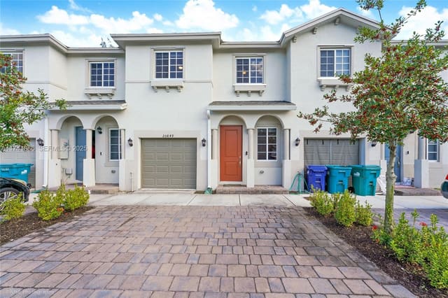 20849 NW 9th Path, sold in Walden Place Ii, Miami Gardens, FL