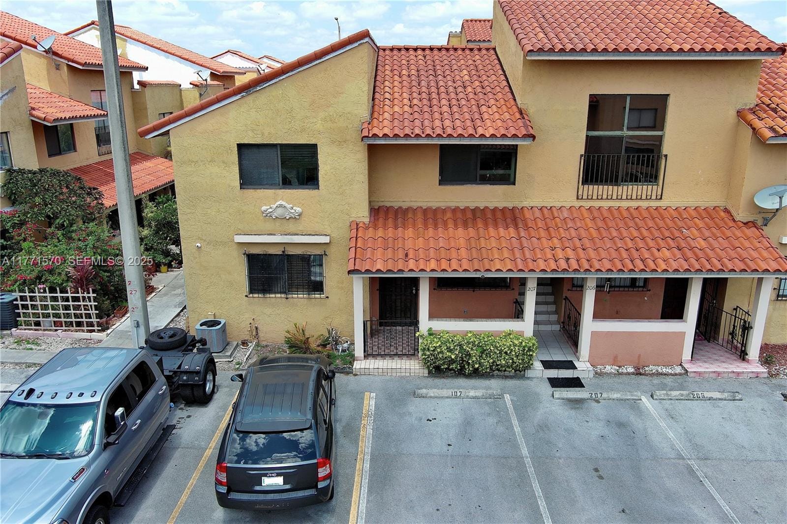 2735 W 60th Place 107, Hialeah, FL 33016