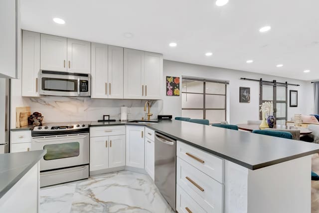 21695 Tall Palm Circle 4b, sold in Palms Of Boca Lago Condo, Boca Raton, FL