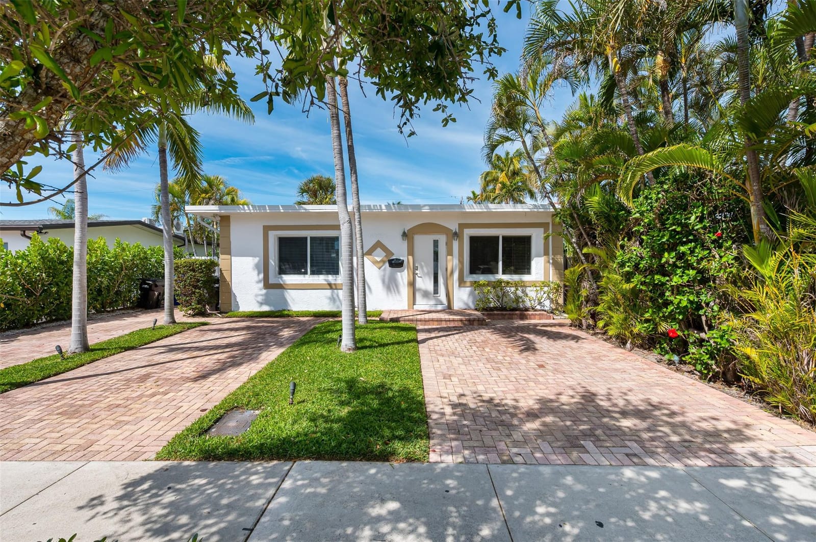 4641 Bougainvilla Drive — photo 2