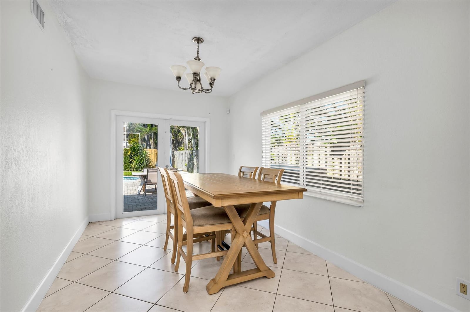 4641 Bougainvilla Drive — photo 10