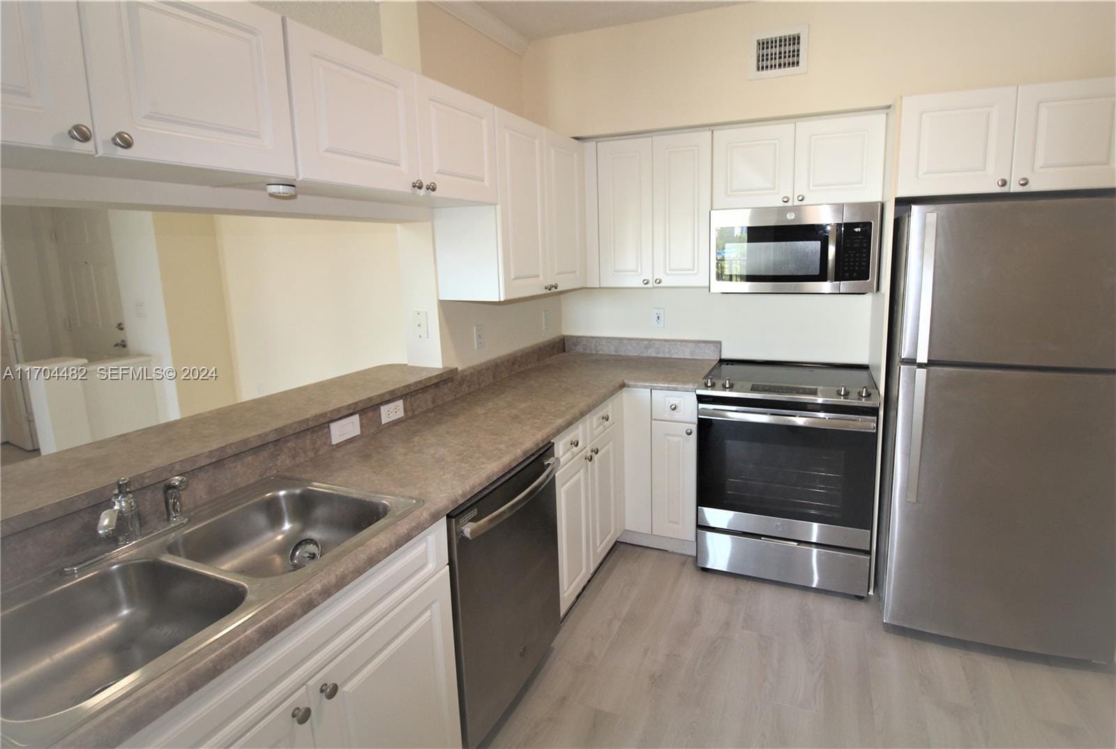 17150 N Bay Road 2612, Sunny Isles Beach, FL 33160 photo 14