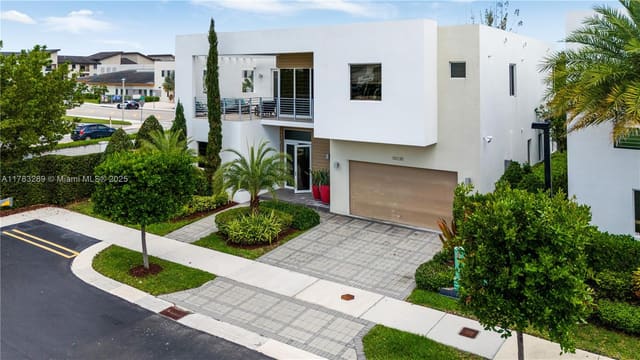 10135 NW 77th Street, Doral, FL 33178
