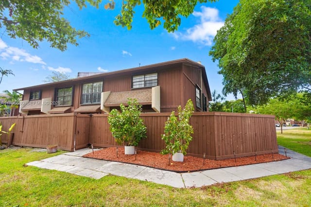 6537 SW 116th Place C, sold in Snapper Village Condo Pha, Miami, FL