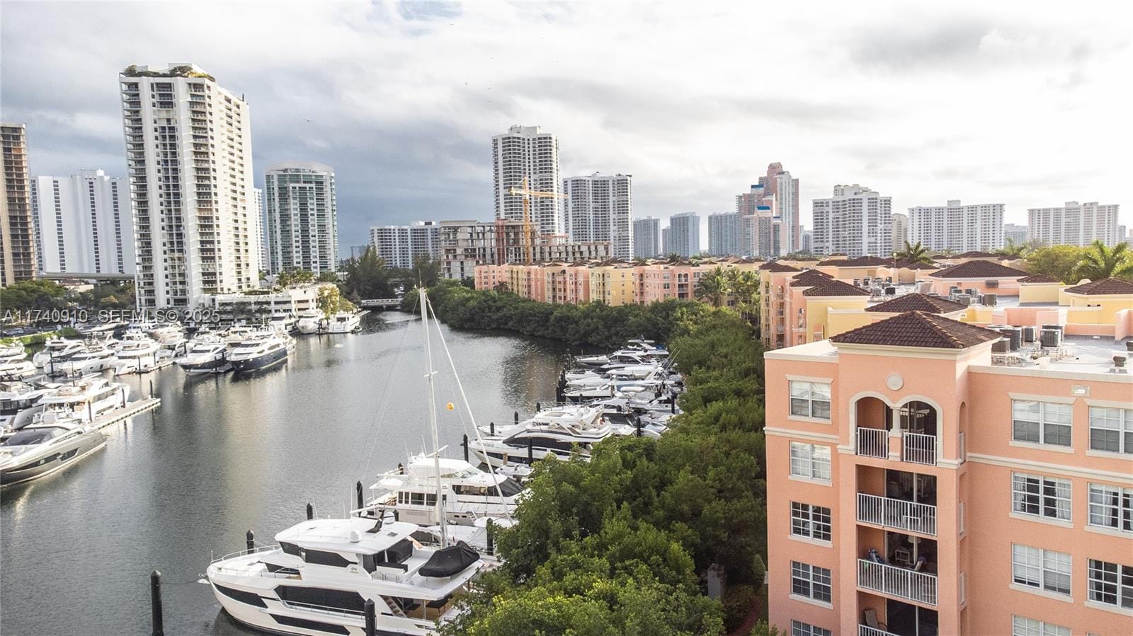 19999 E Country Club Drive 1/305, Aventura, FL 33180