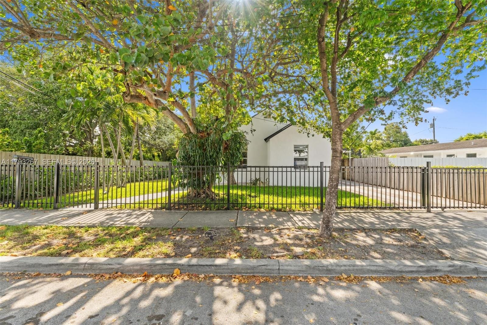 4430 NW 1st Avenue — photo 2