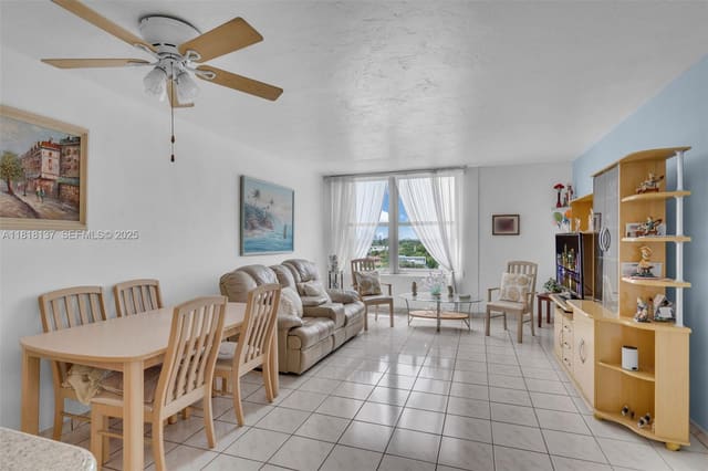 2899 Collins Avenue 946, Miami Beach, FL 33140