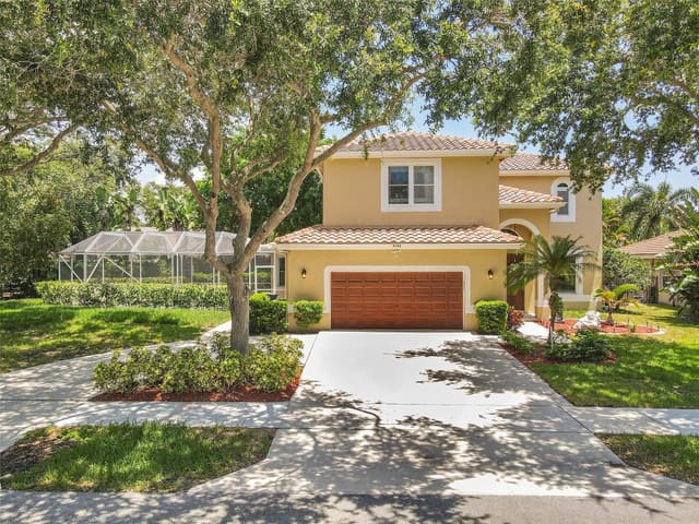 4153 NW 58th Drive, sold in Winston Park Sec Two-B, Coconut Creek, FL