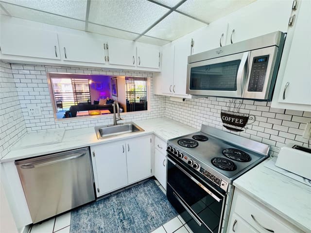 10130 Sunrise Lakes Boulevard 301, Sunrise, FL 33322