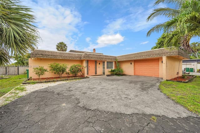 6010 Linden Circle, sold in Woodlands Sec Six, Tamarac, FL