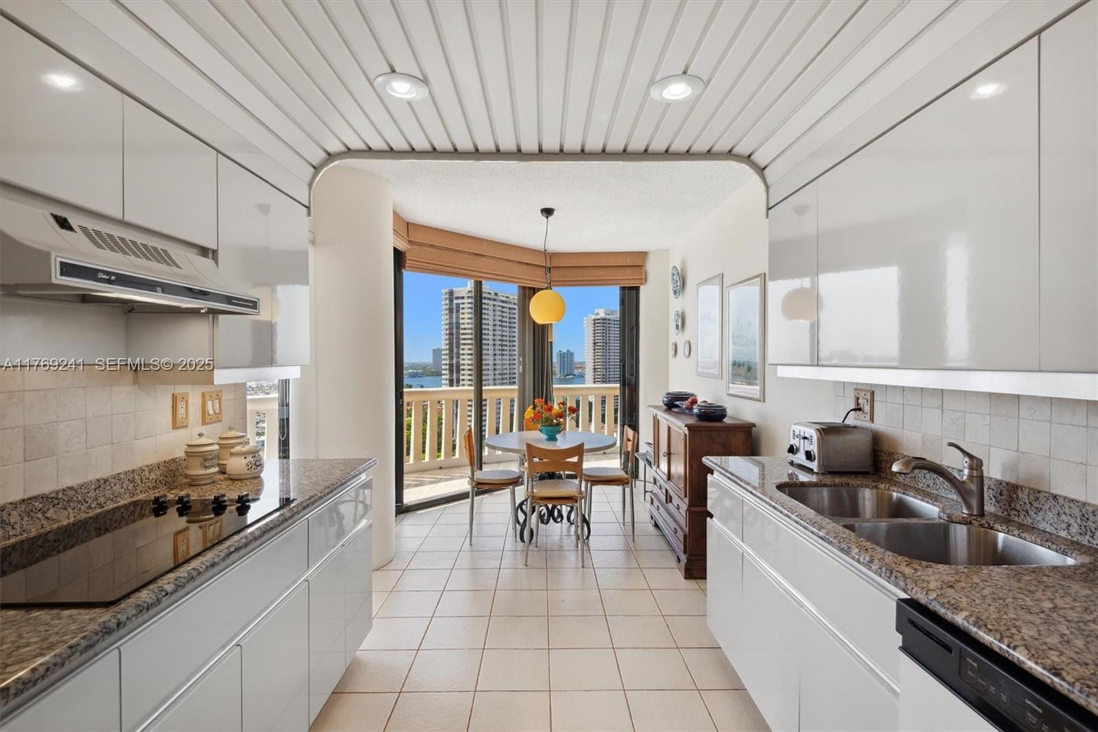 3000 Island Boulevard 1902, Aventura, FL 33160 photo 11