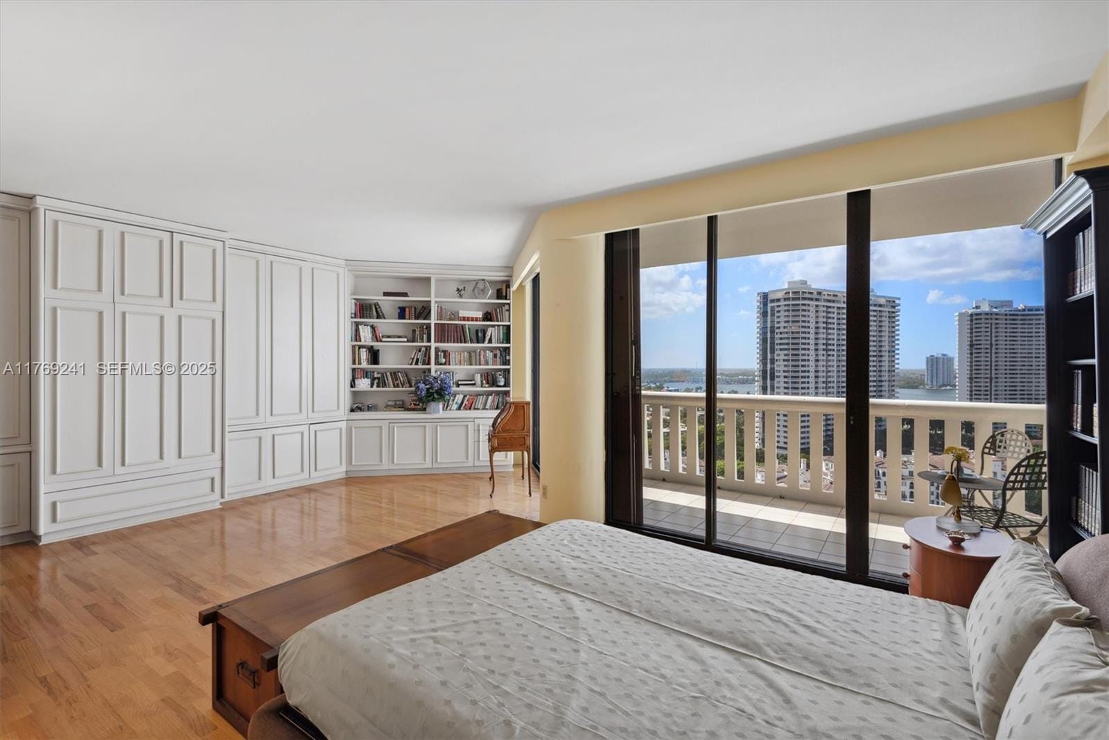 3000 Island Boulevard 1902, Aventura, FL 33160 photo 14