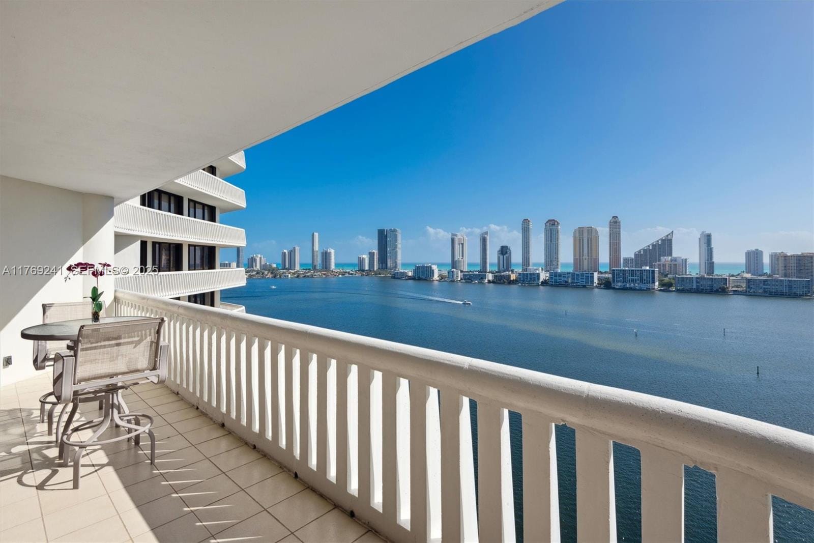3000 Island Boulevard 1902, Aventura, FL 33160 photo 3