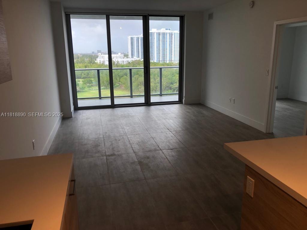 16385 Biscayne Boulevard 1005, North Miami Beach, FL 33160 photo 28