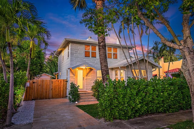 231 Walton Boulevard, sold in Estates Of South Palm Beach, West Palm Beach, FL
