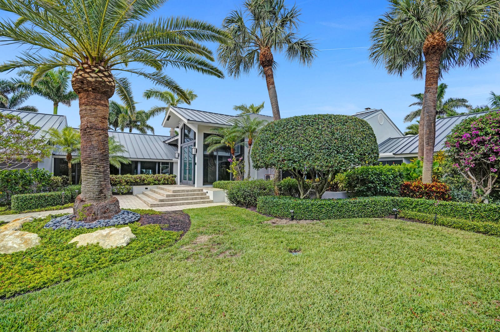 961 Iris Drive — photo 3