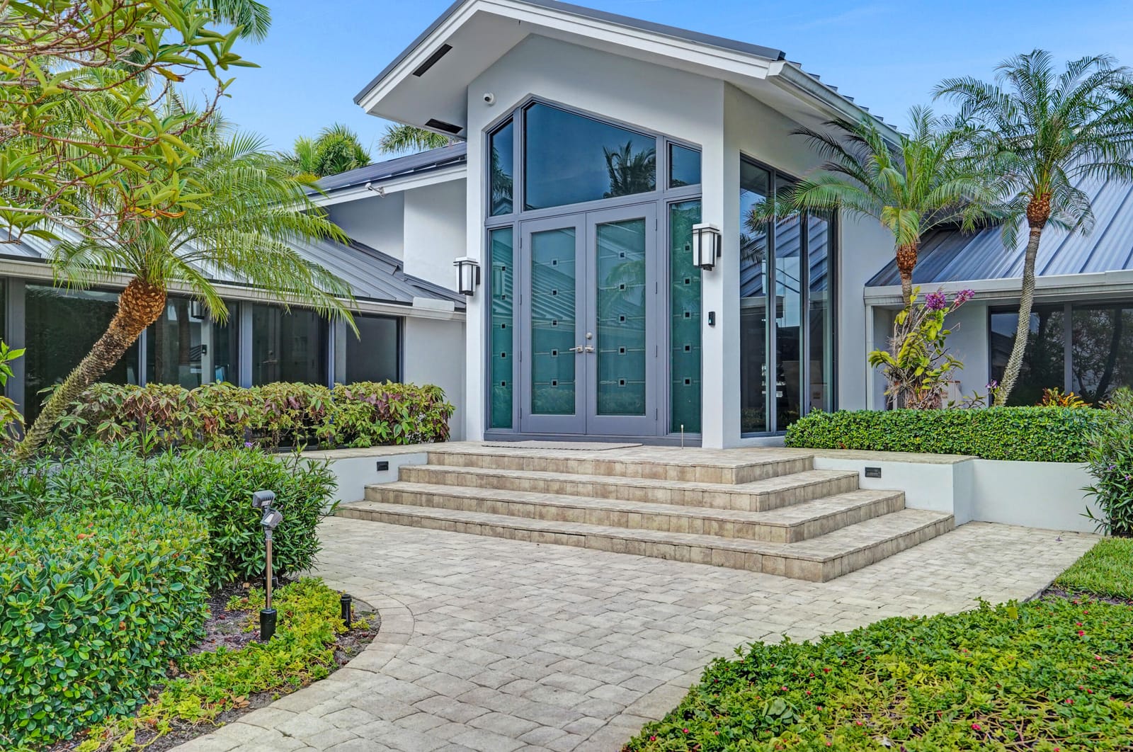961 Iris Drive — photo 4