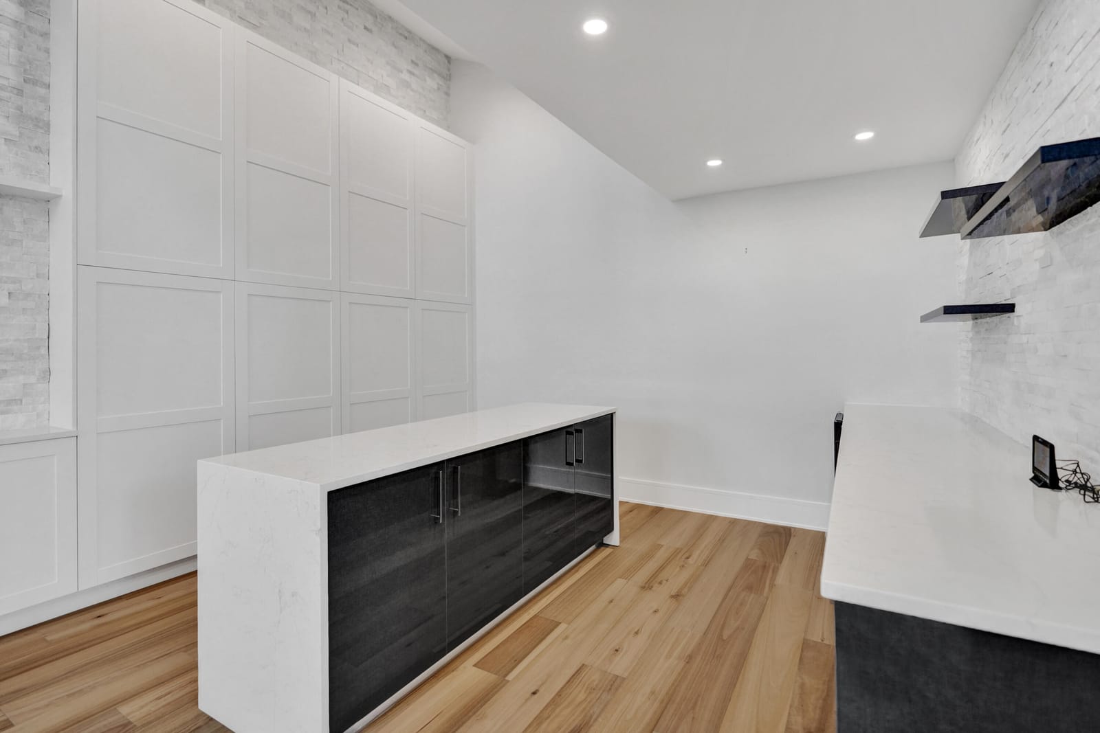 961 Iris Drive — photo 9