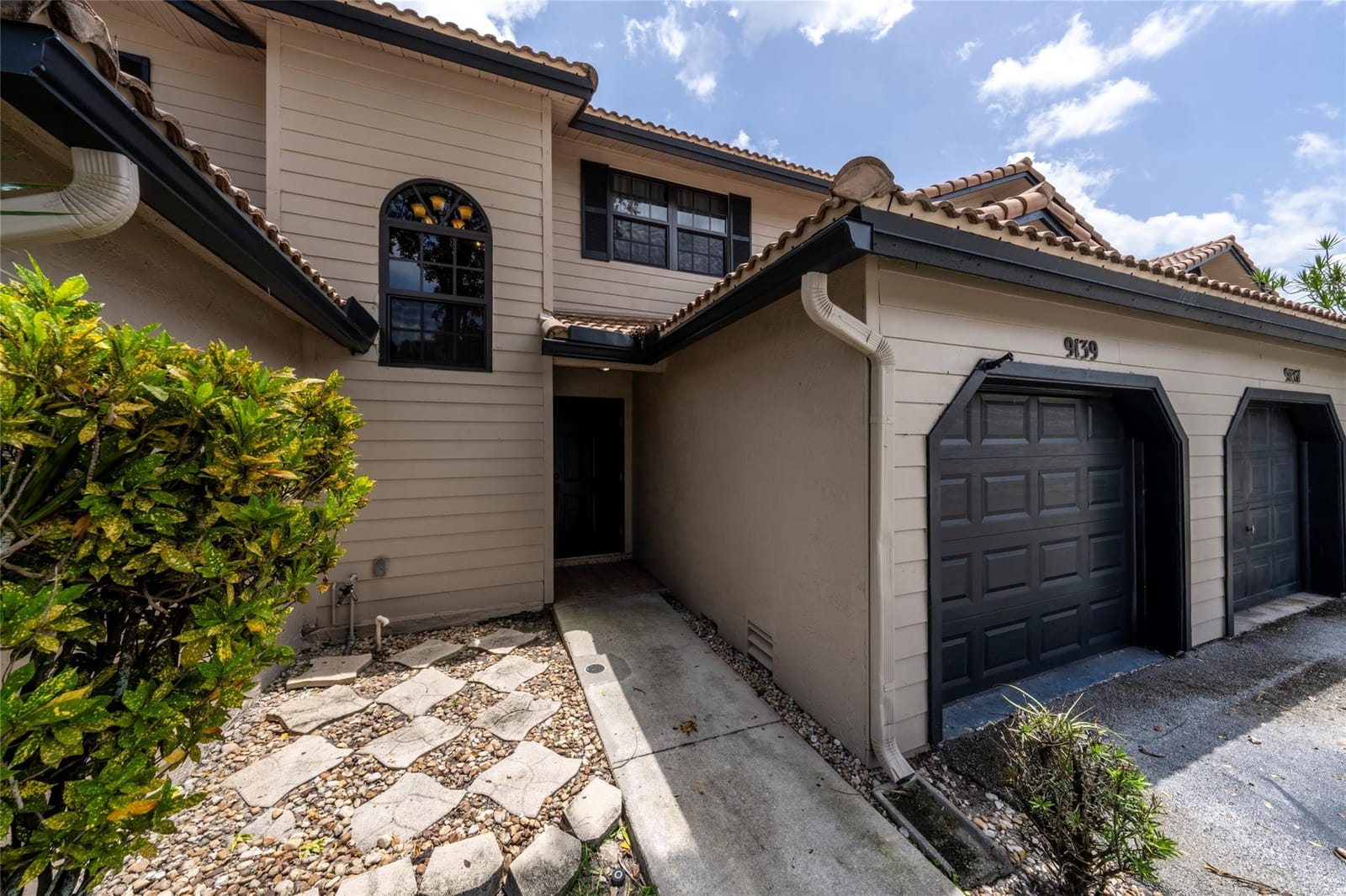 9139 Vineyard Lake Drive — photo 2