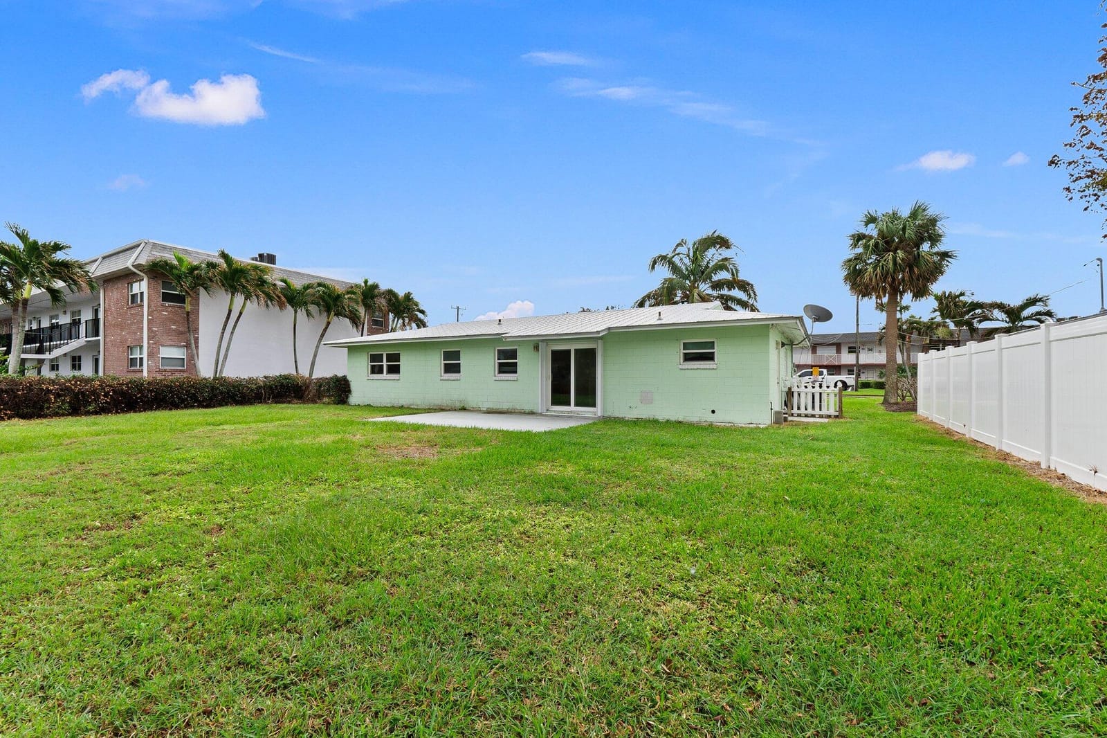 1154 Bayshore Drive — photo 3