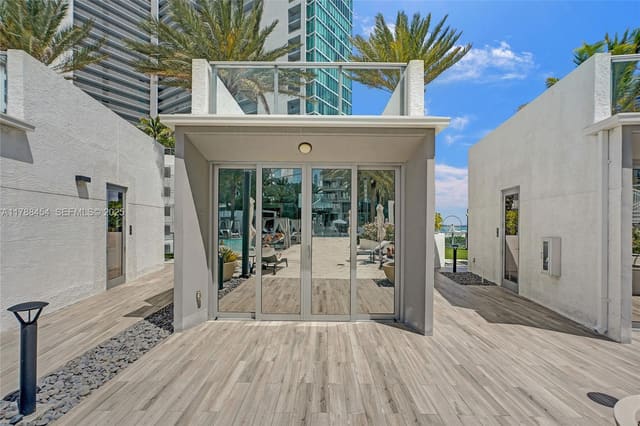 851 NE 1st Ave, sold in Paramount Miami Worldcente, Miami, FL