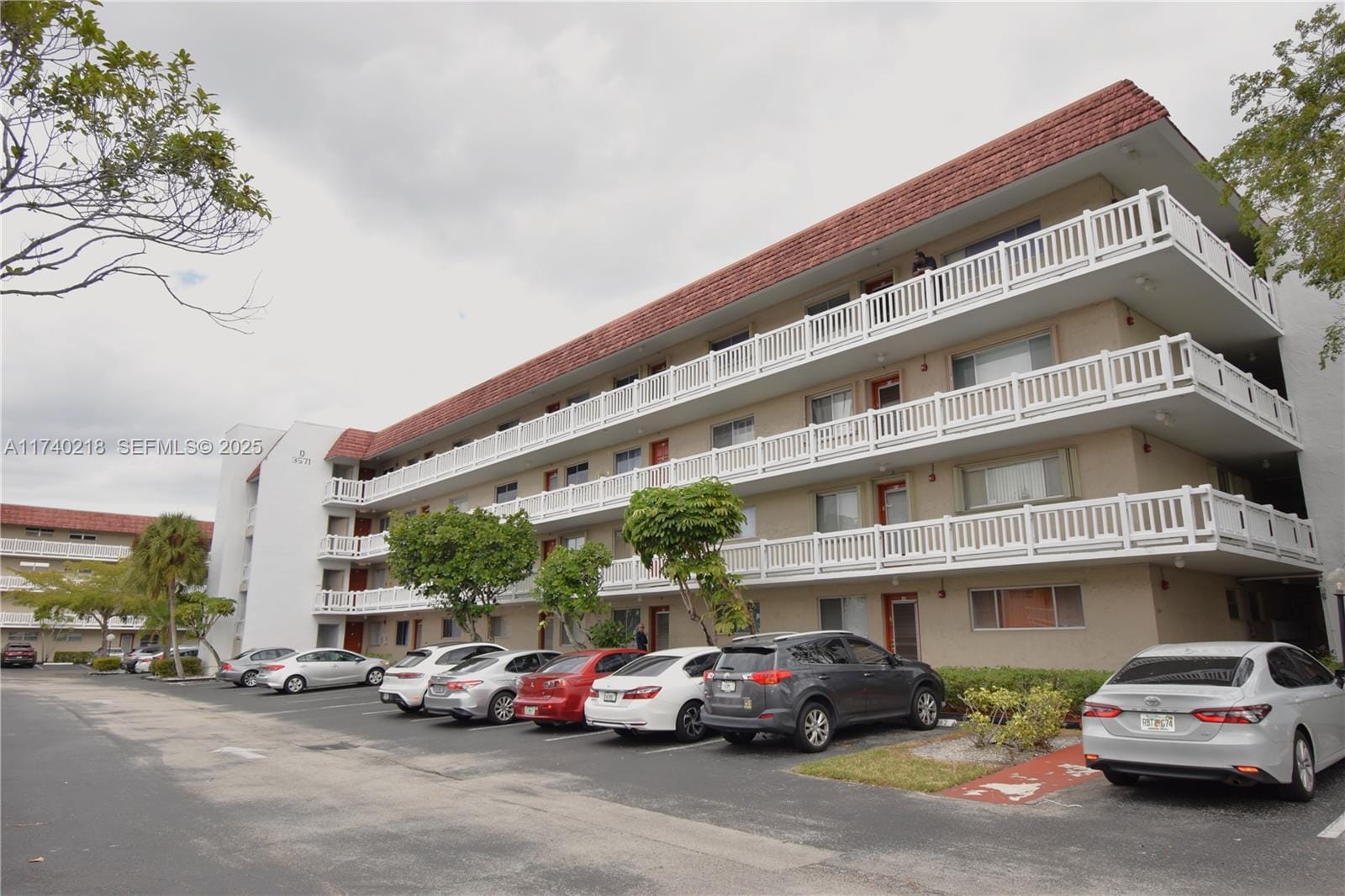 3571 Inverrary Drive 401, Lauderhill, FL 33319