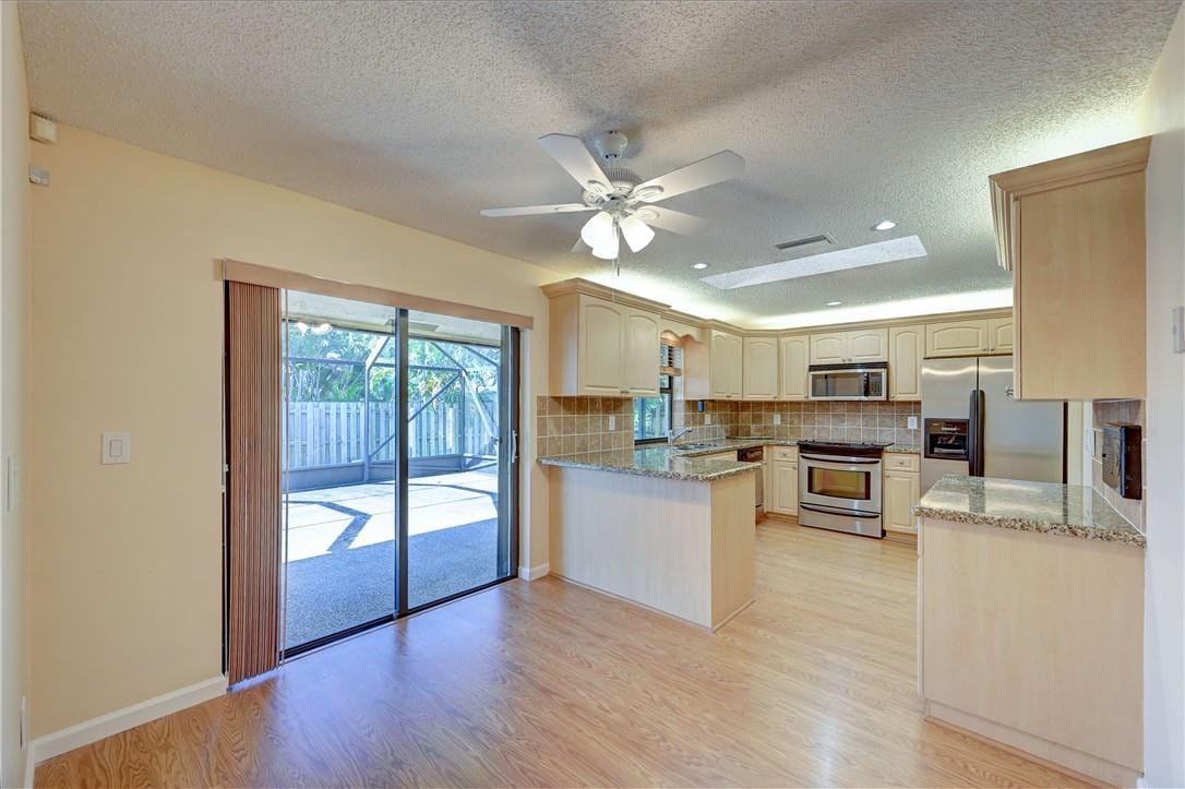 8221 NW 49th Street — photo 10