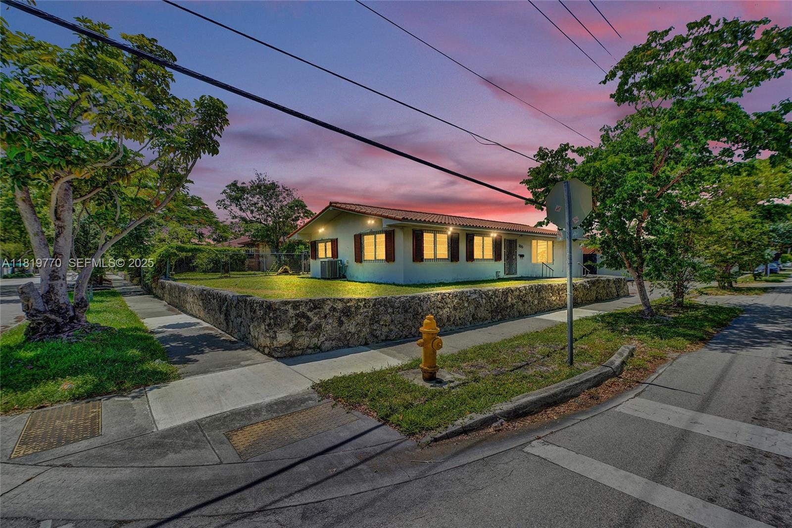 3 bedroom home for sale at 100 23rd, Miami, FL 33125 — $649,995