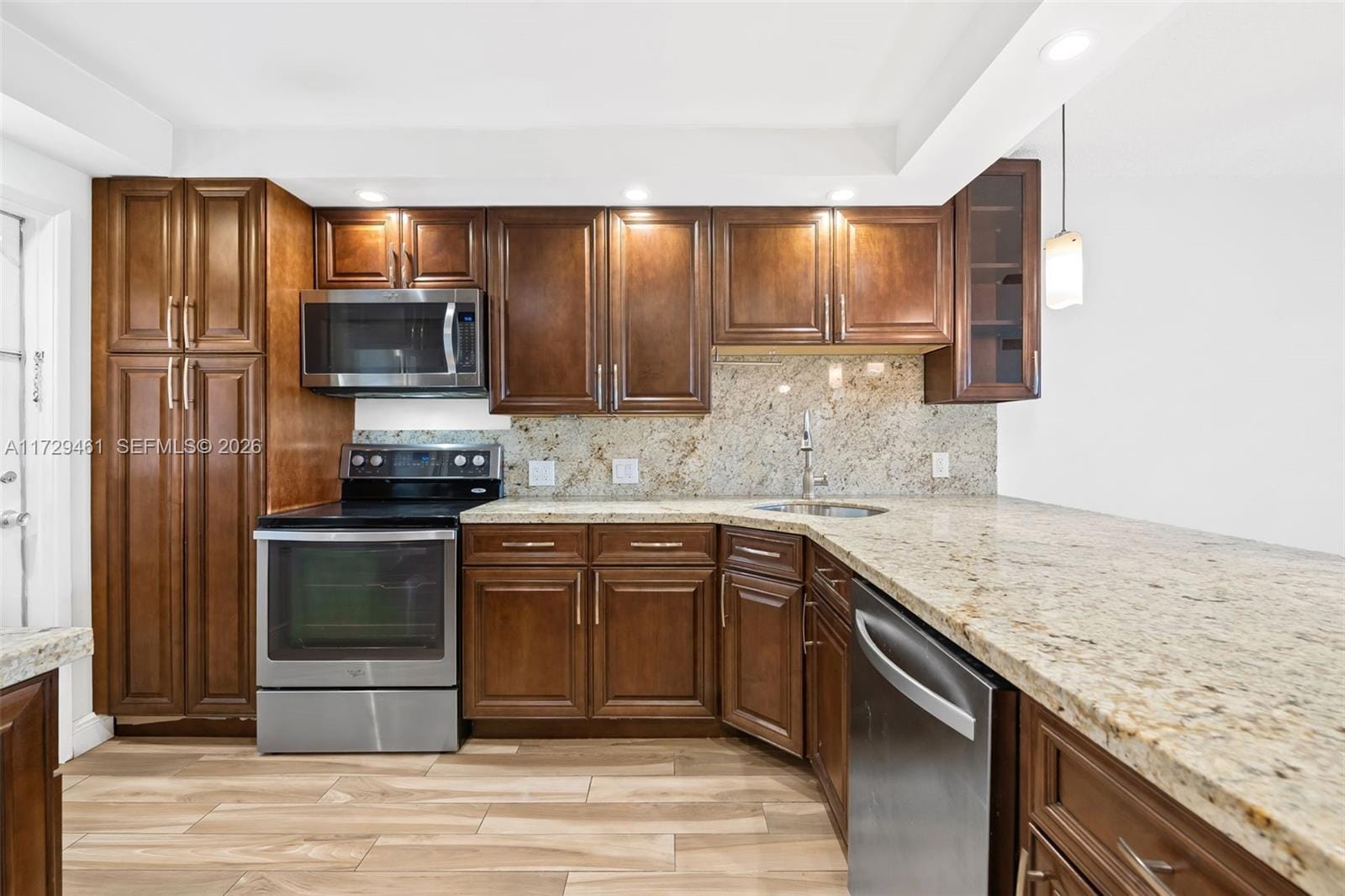3050 N Palm Aire Drive 501 — photo 7