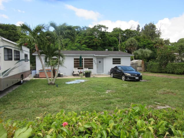 773 Arlington Drive, sold in Dillman Park, West Palm Beach, FL