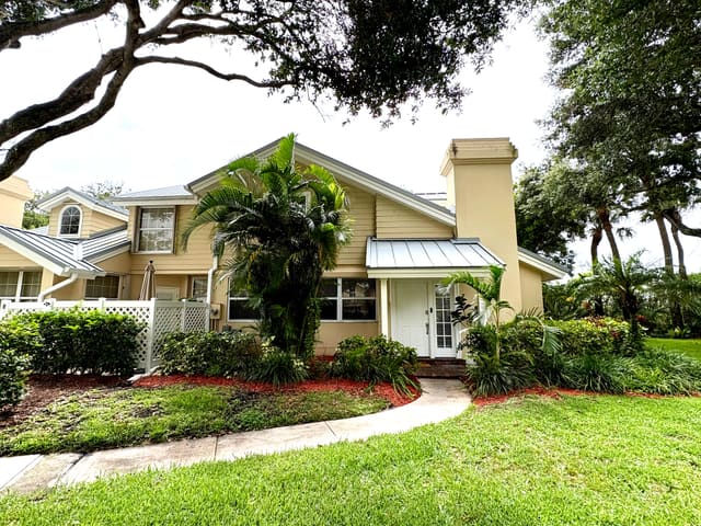 704 Bradford Court, Boynton Beach, FL 33436