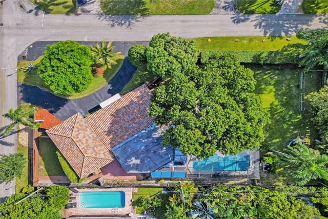 601 NW 22nd Street, sold in Hillbrook, Wilton Manors, FL
