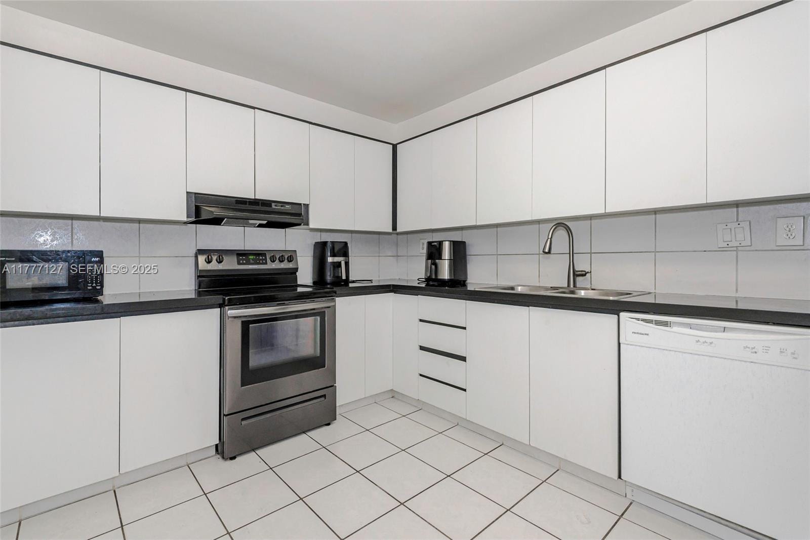 20350 W Country Club Drive 110-4, Aventura, FL 33180 photo 17