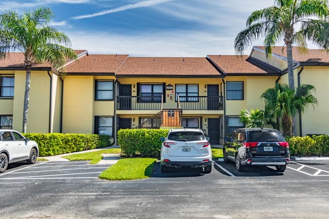 4698 E Lucerne Lakes Boulevard E 103, Lake Worth, FL 33467