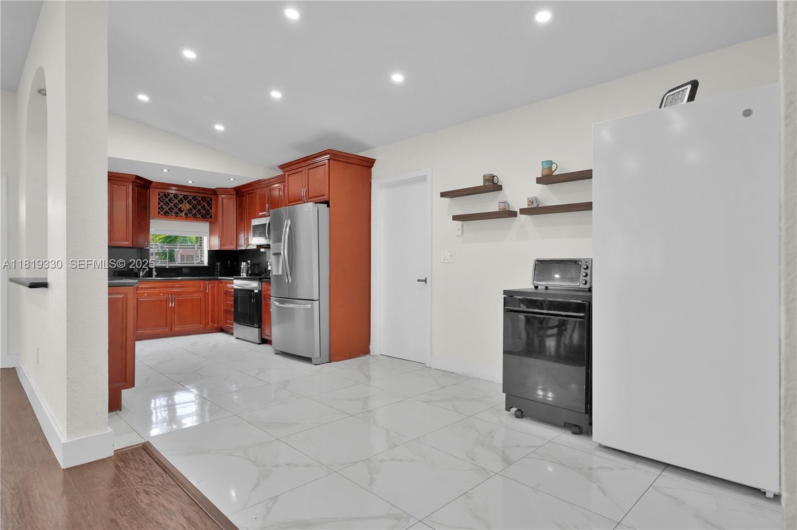 521 NE 175th Street, North Miami Beach, FL 33162 photo 9
