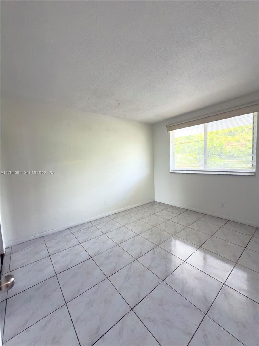 1100 NE 191st Street 25E, Miami, FL 33179 photo 5