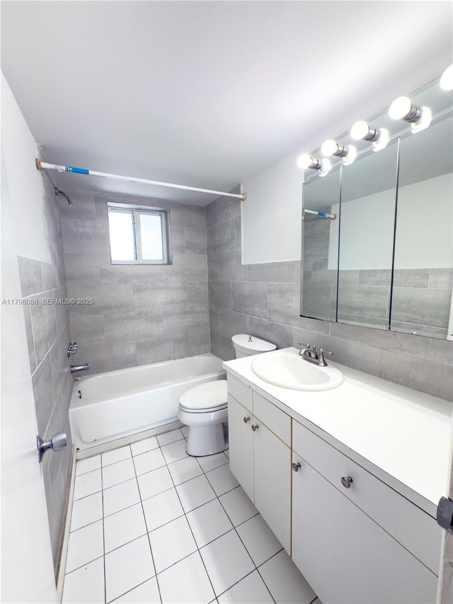 1100 NE 191st Street 25E, Miami, FL 33179 photo 6