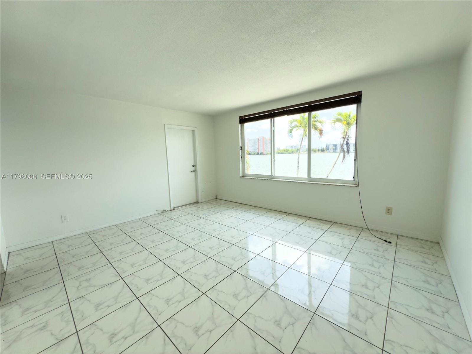 1100 NE 191st Street 25E, Miami, FL 33179 photo 8