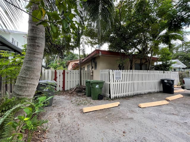 912 SW 2nd Street, sold in Waverly Place 2-19 D, Fort Lauderdale, FL