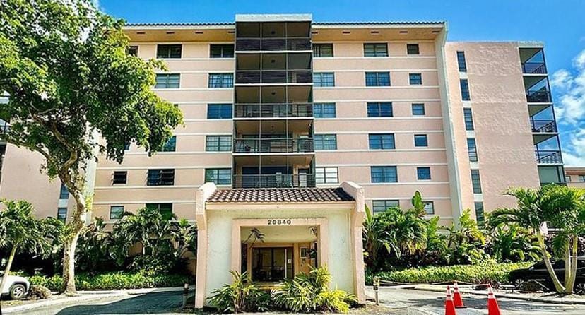 20840 San Simeon Way 309, Miami, FL 33179