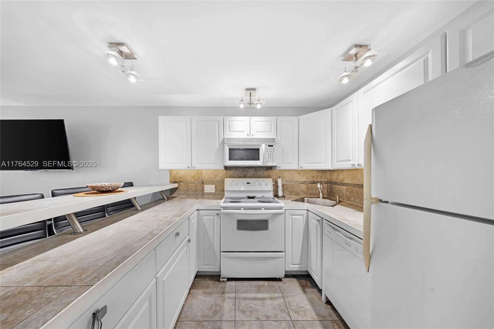 15610 NE 6th Avenue 26C, Miami, FL 33162 photo 8