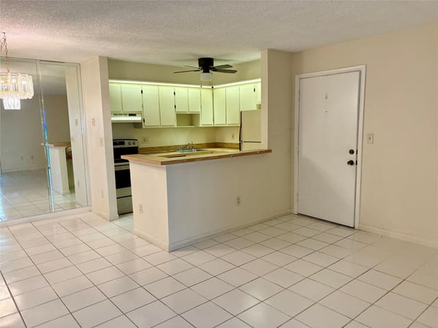 9384 S Belfort Circle 101, Tamarac, FL 33321